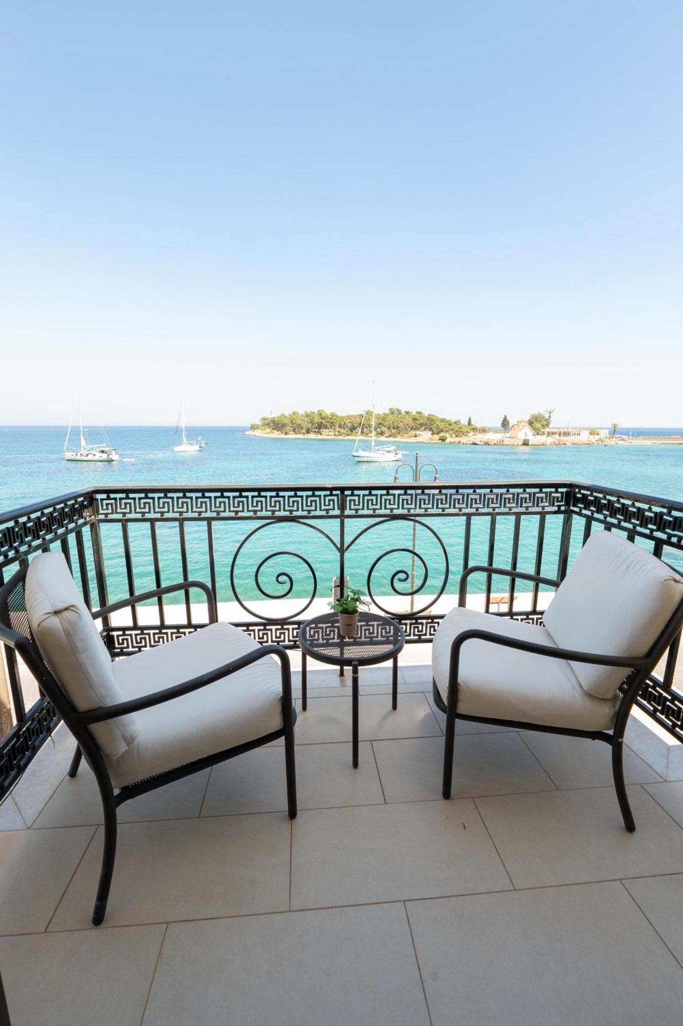 La Boheme Hotel Гитион Экстерьер фото