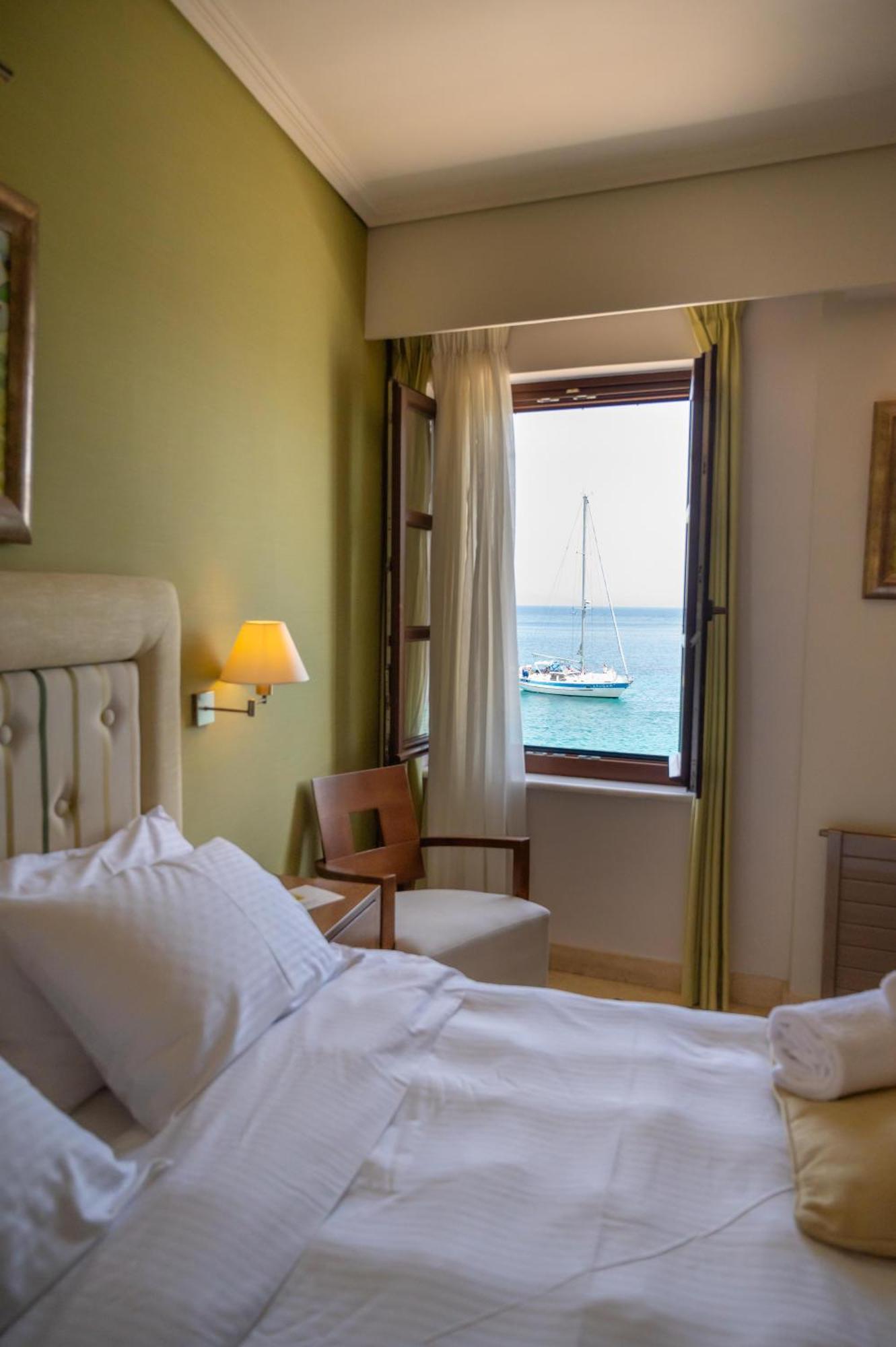 La Boheme Hotel Гитион Экстерьер фото