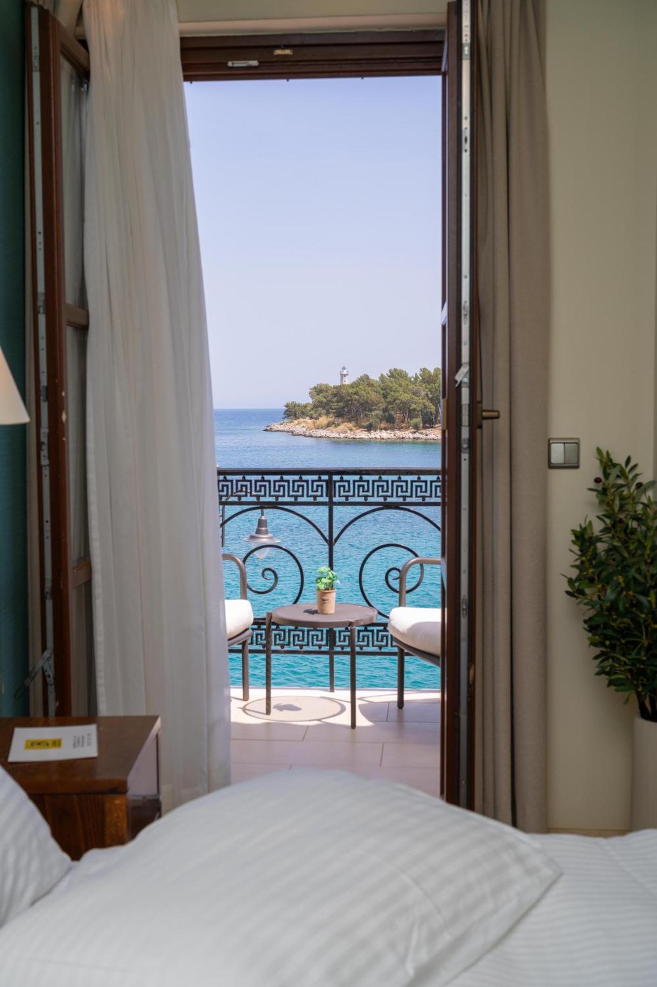 La Boheme Hotel Гитион Экстерьер фото