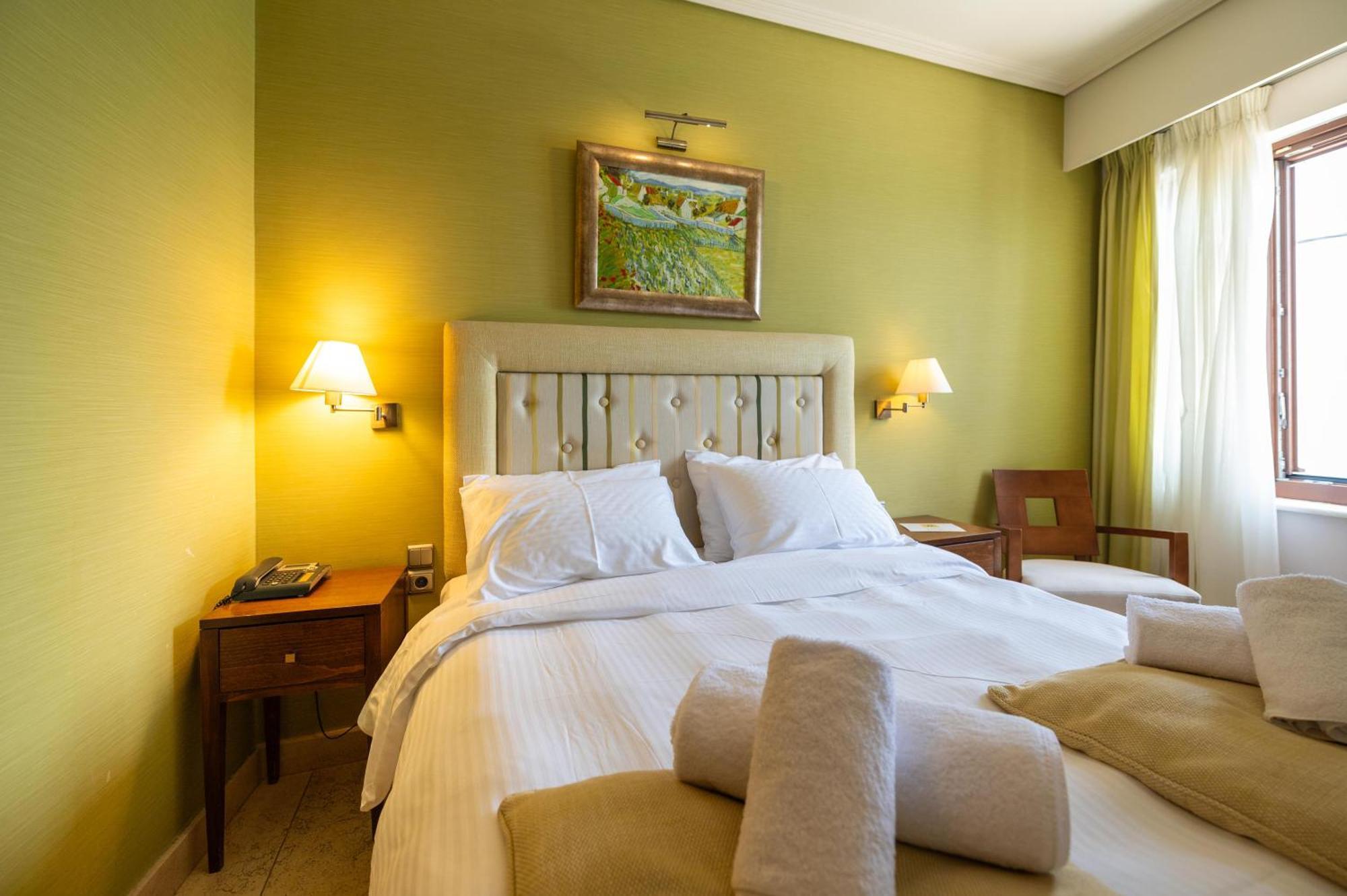 La Boheme Hotel Гитион Экстерьер фото