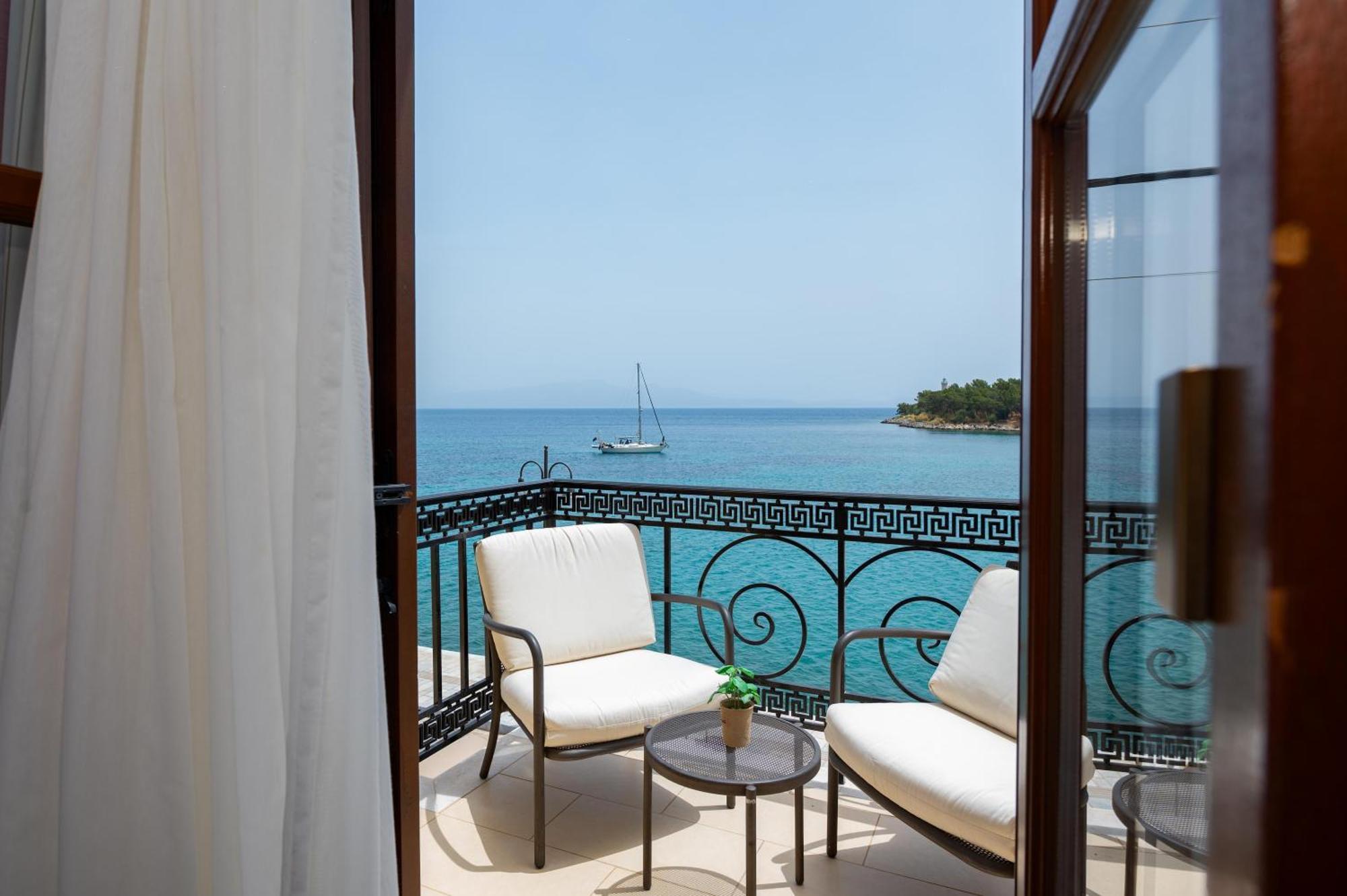 La Boheme Hotel Гитион Экстерьер фото