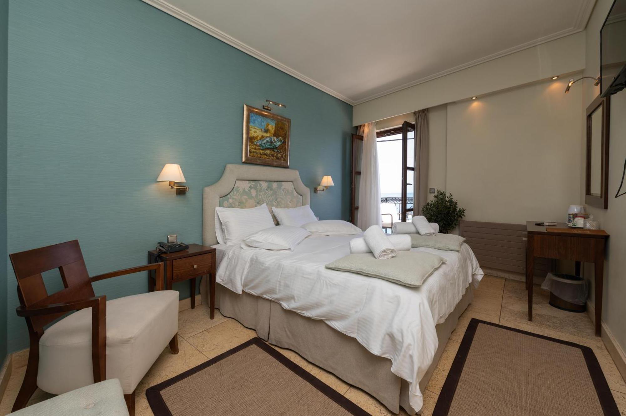 La Boheme Hotel Гитион Экстерьер фото