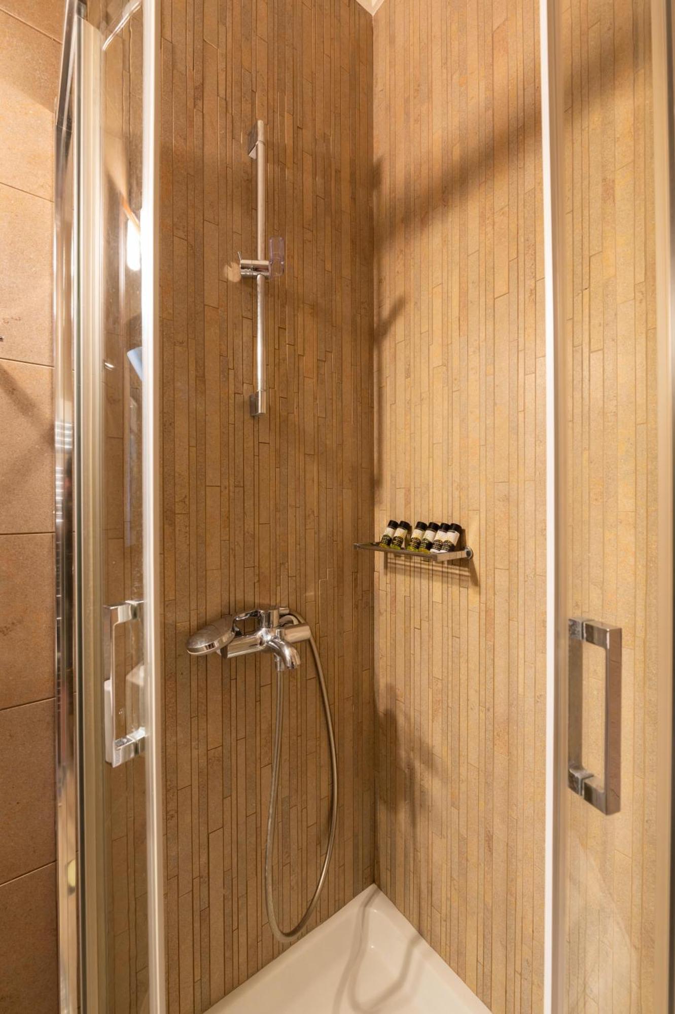 La Boheme Hotel Гитион Экстерьер фото