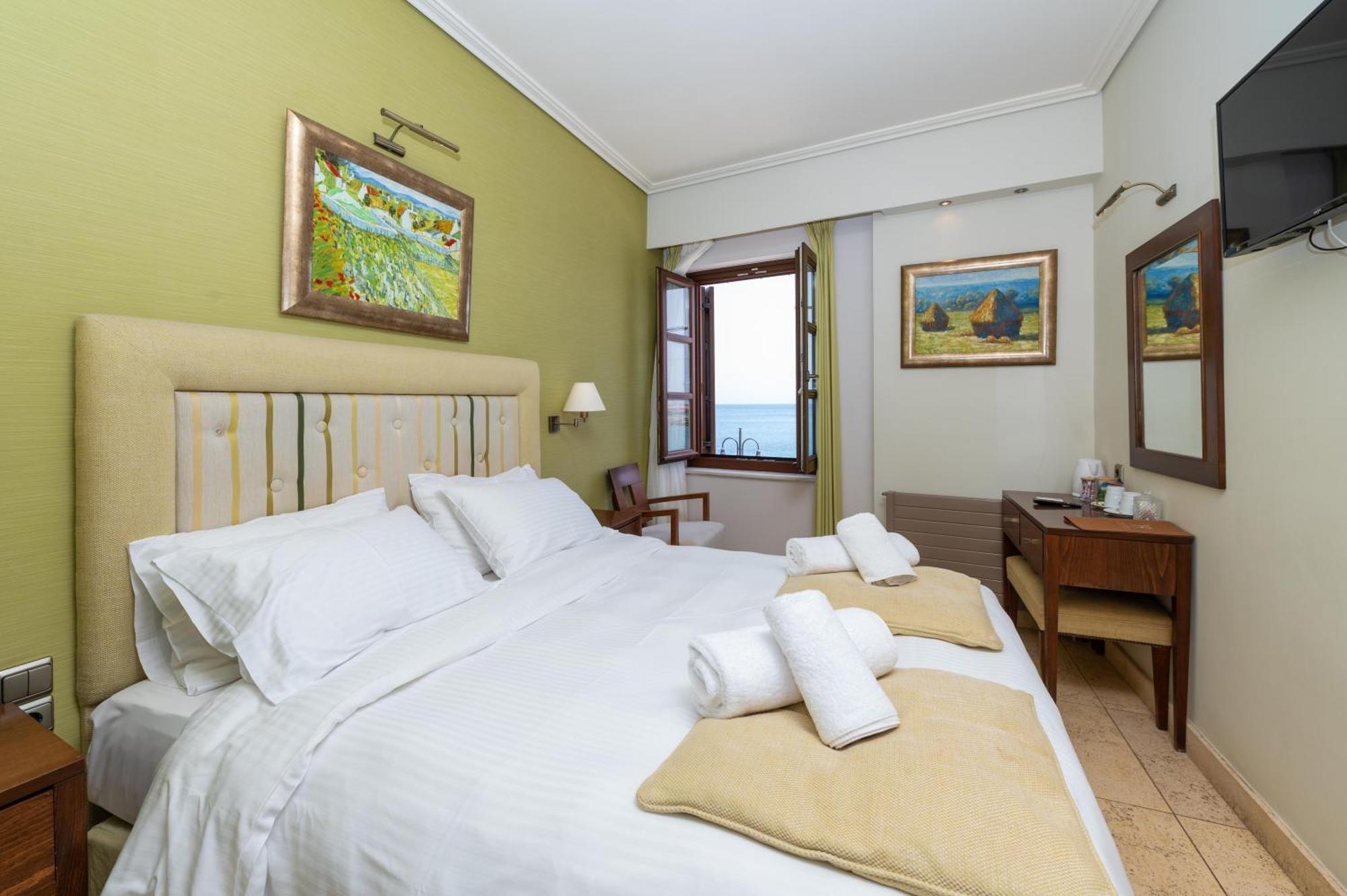 La Boheme Hotel Гитион Экстерьер фото