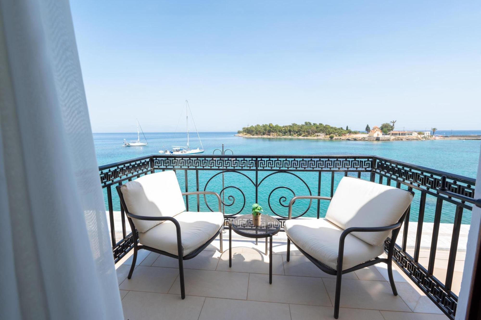 La Boheme Hotel Гитион Экстерьер фото