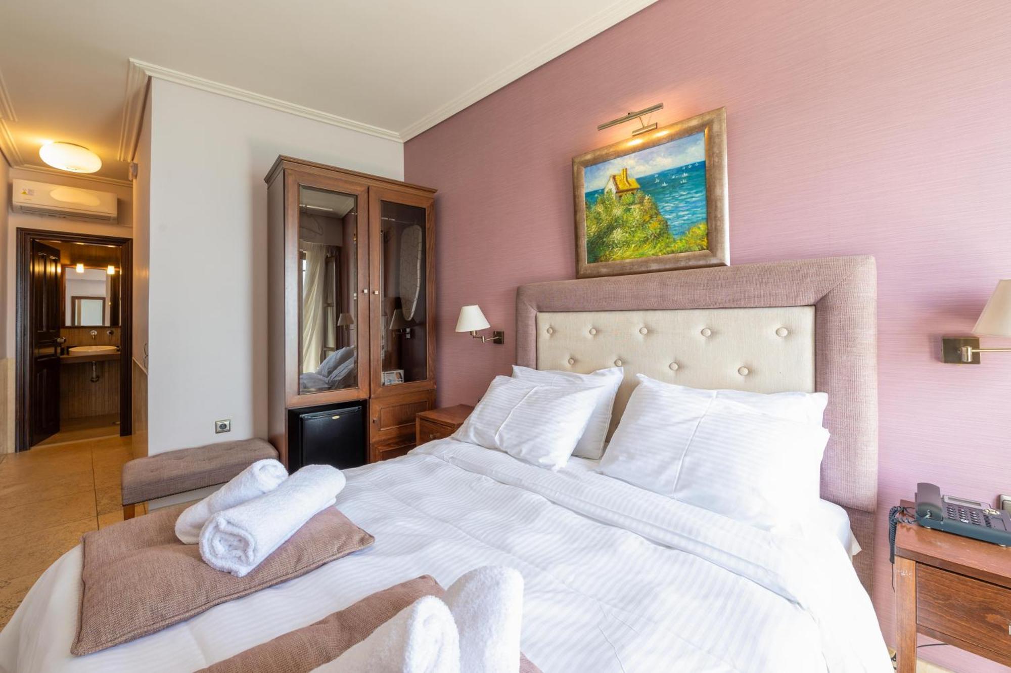 La Boheme Hotel Гитион Экстерьер фото