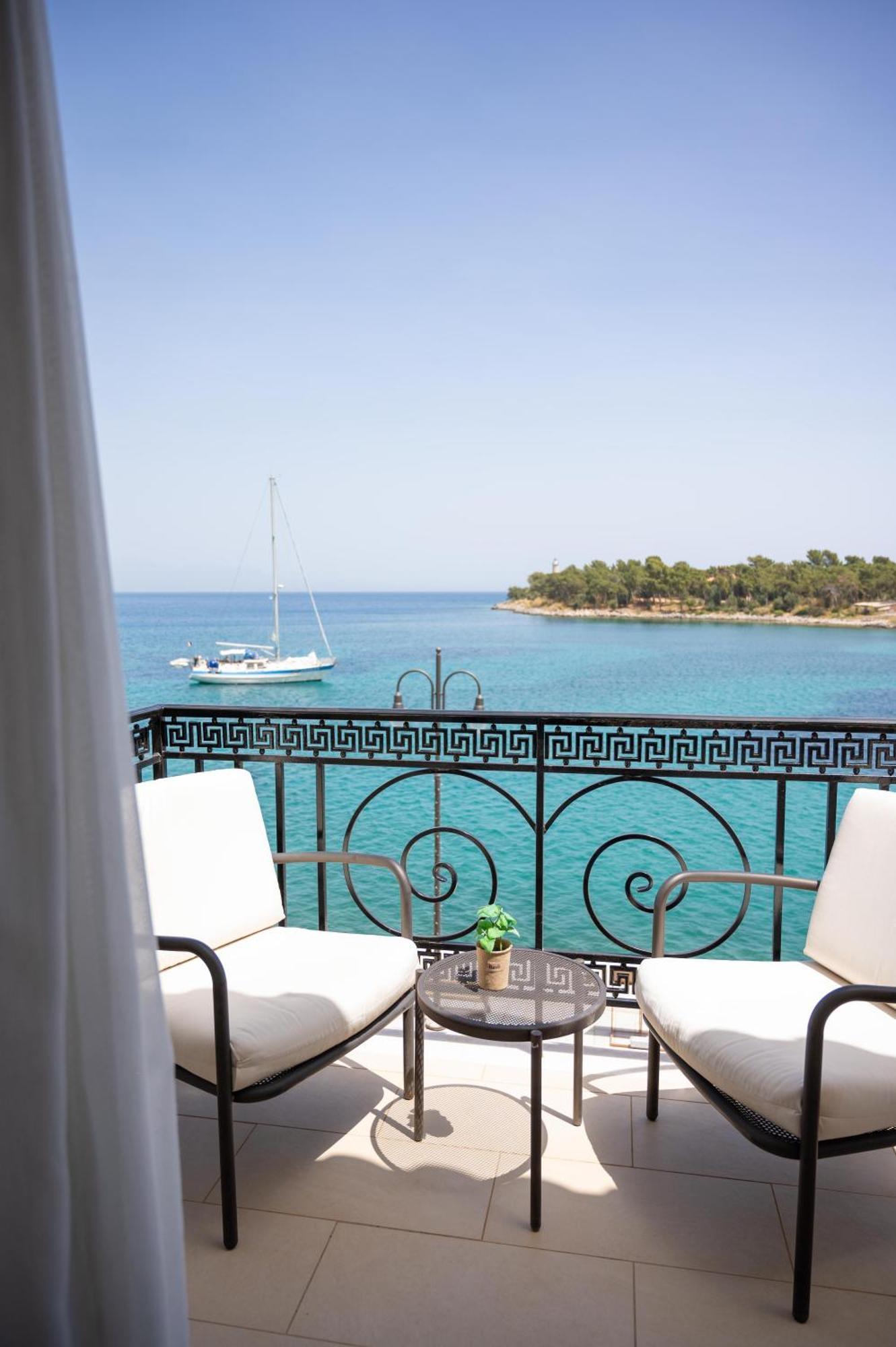 La Boheme Hotel Гитион Экстерьер фото