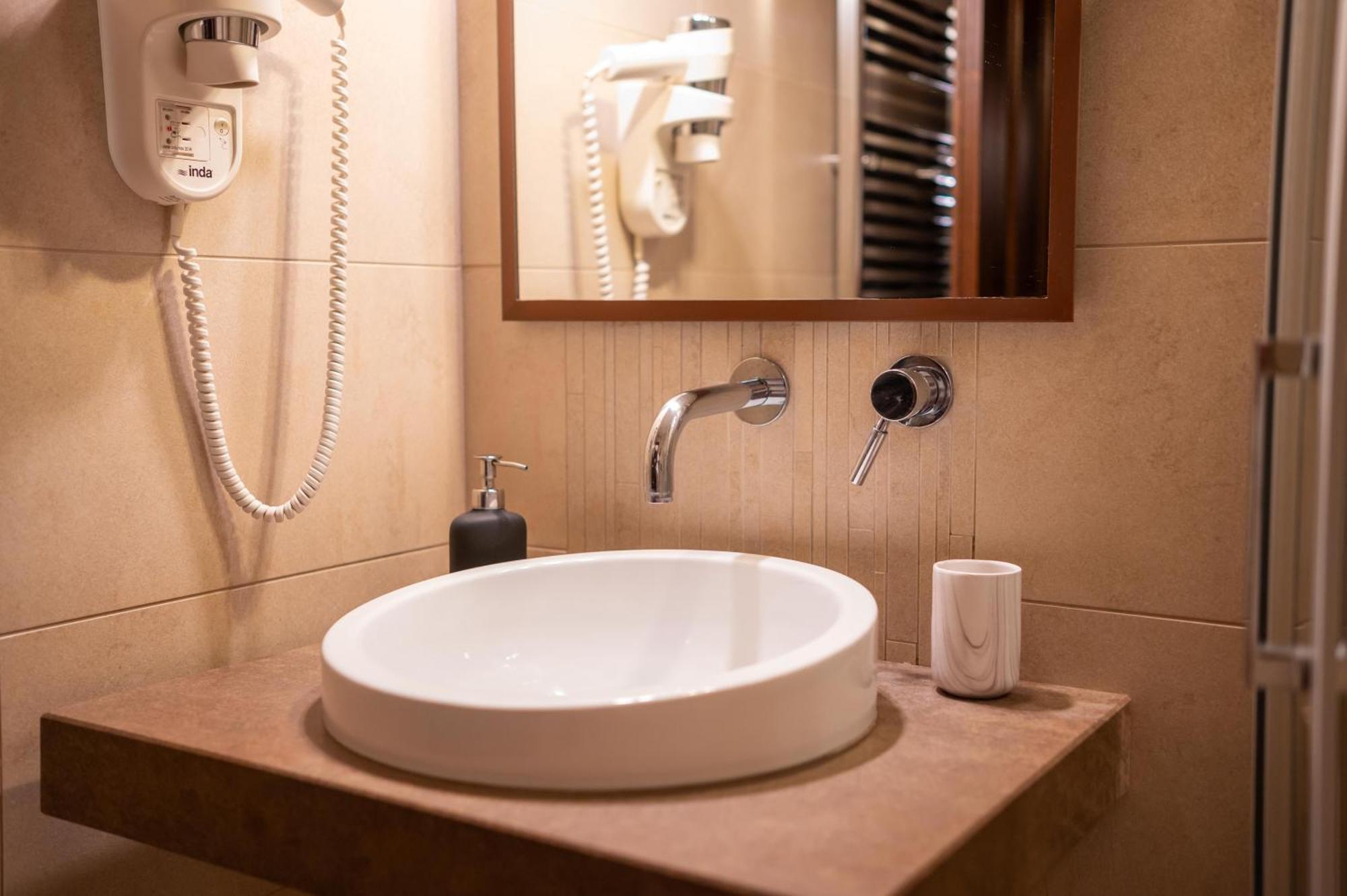 La Boheme Hotel Гитион Экстерьер фото